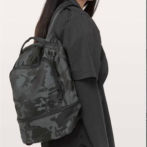 Lululemon city adventurer mini 10L.